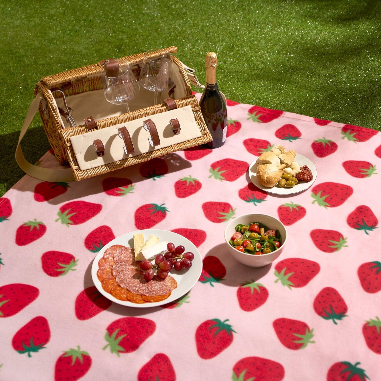 OHS Strawberry Print Throw Soft Polar Fleece Lightweight Blanket - 120 x 150cm