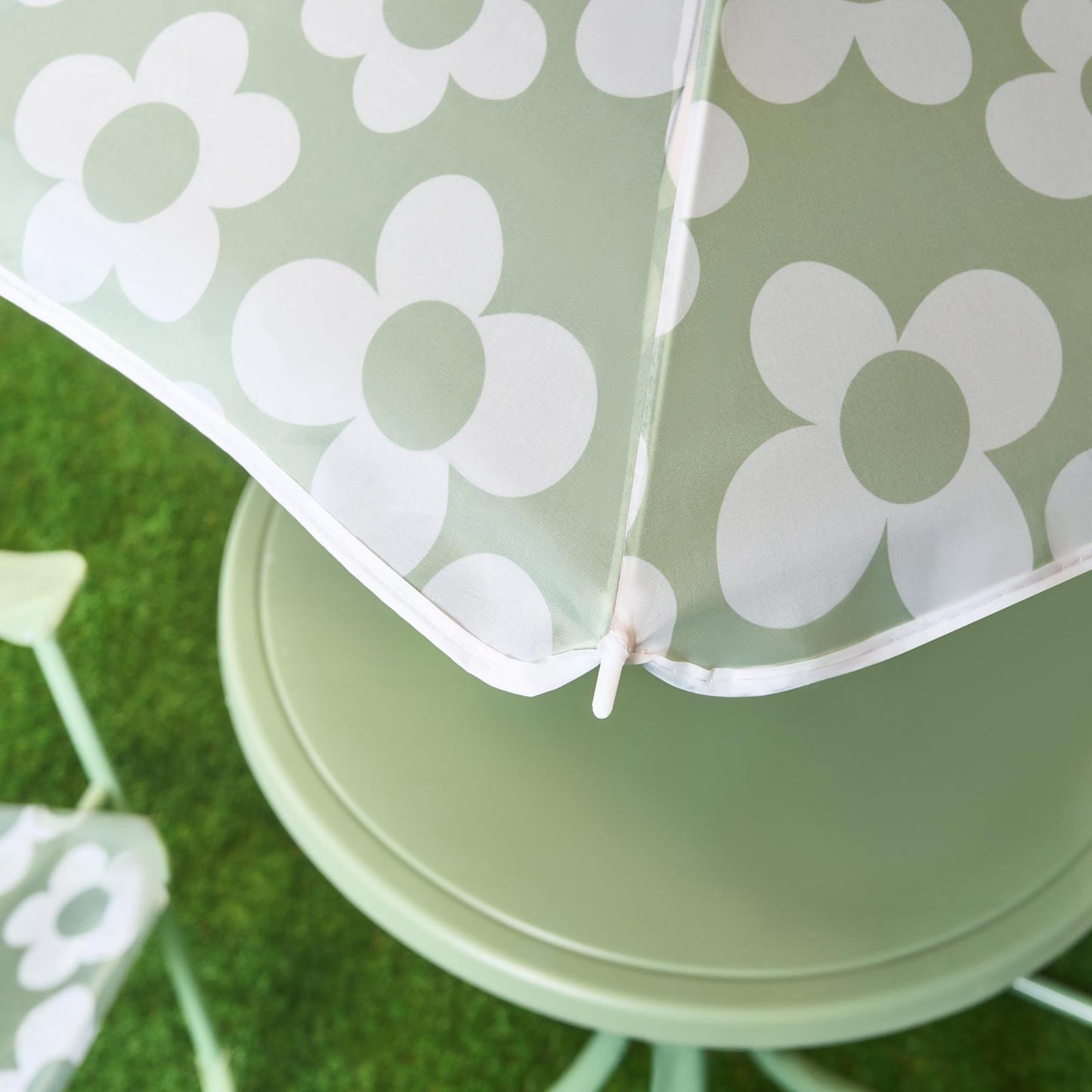 OHS Kids Folding Bistro Set Daisy Print Table Chair Seat with Parasol Garden