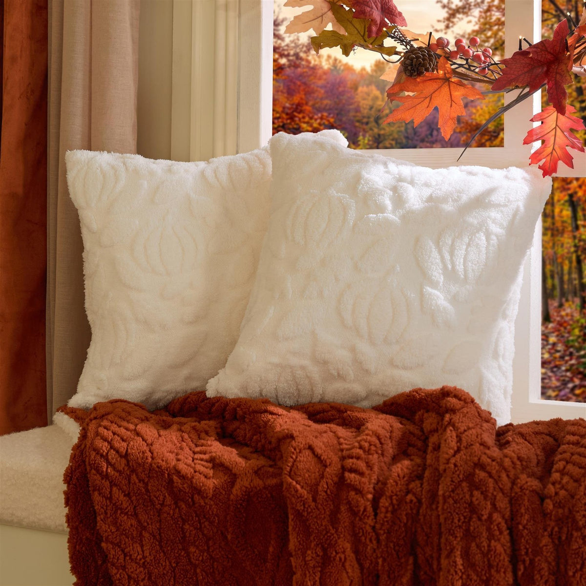 OHS Tufted Halloween Cushion Covers 2/4 Pack Fleece Warm Filled Cushions