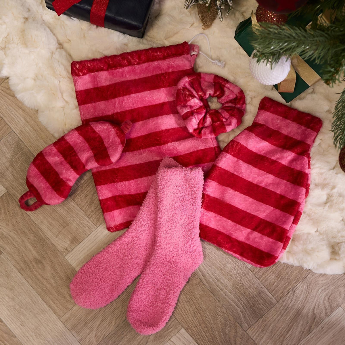 OHS Print Winter Gift Set Hot Water Bottle Socks Eye Mask Scrunchie Hand Warmer