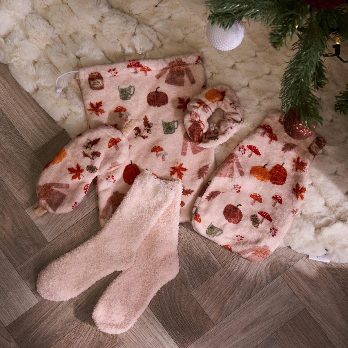 OHS Print Winter Gift Set Hot Water Bottle Socks Eye Mask Scrunchie Hand Warmer
