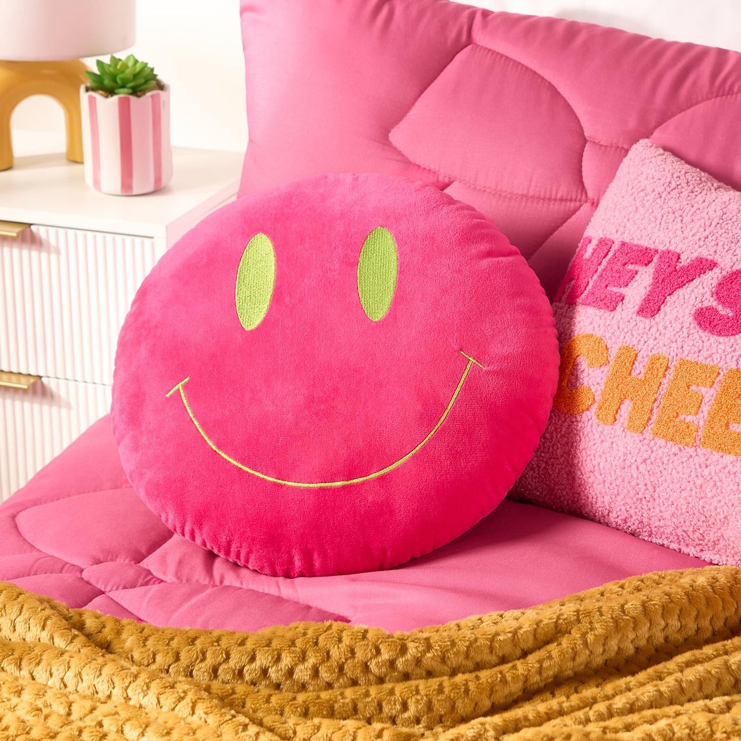 OHS Smiley Face Cushion Decorative Filled Scatter Throw Pillow Home Decor