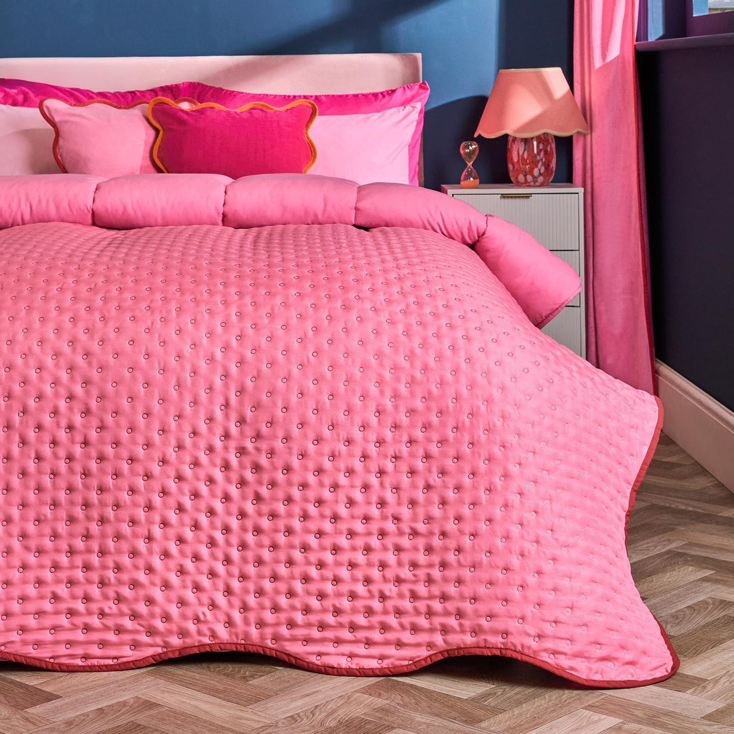 OHS Piped Scallop Throw Quilted Blanket Winter Soft Warm Bedspread