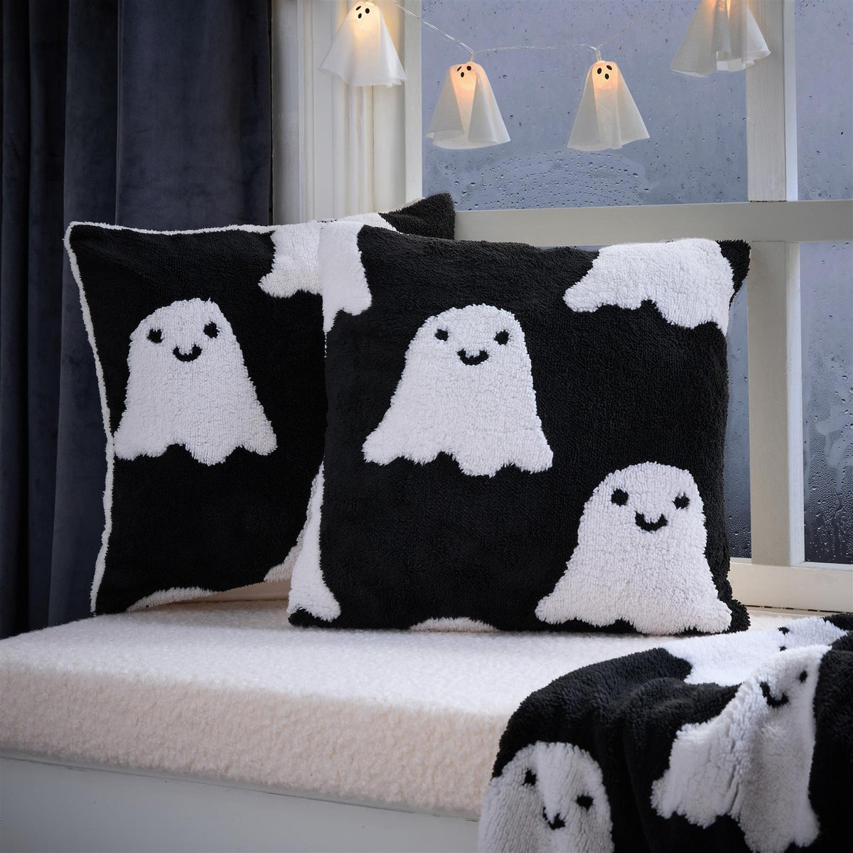 OHS Tufted Halloween Cushion Covers 2/4 Pack Fleece Warm Filled Cushions